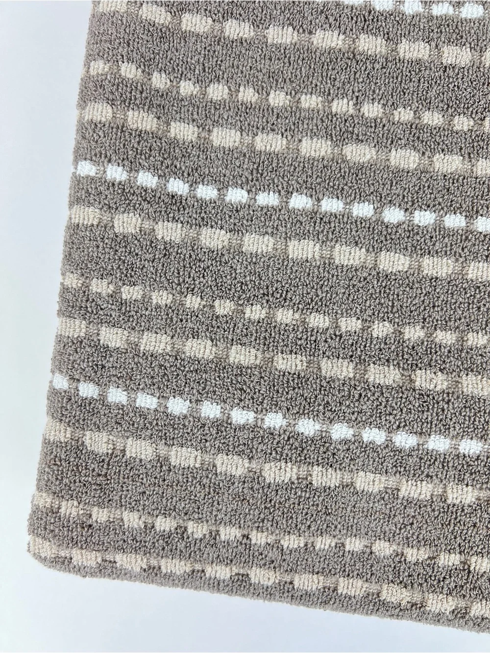 Nate Berkus Bath Towels Taupe Tan White Striped Made in Turkey Cotton 2 Pc NEW